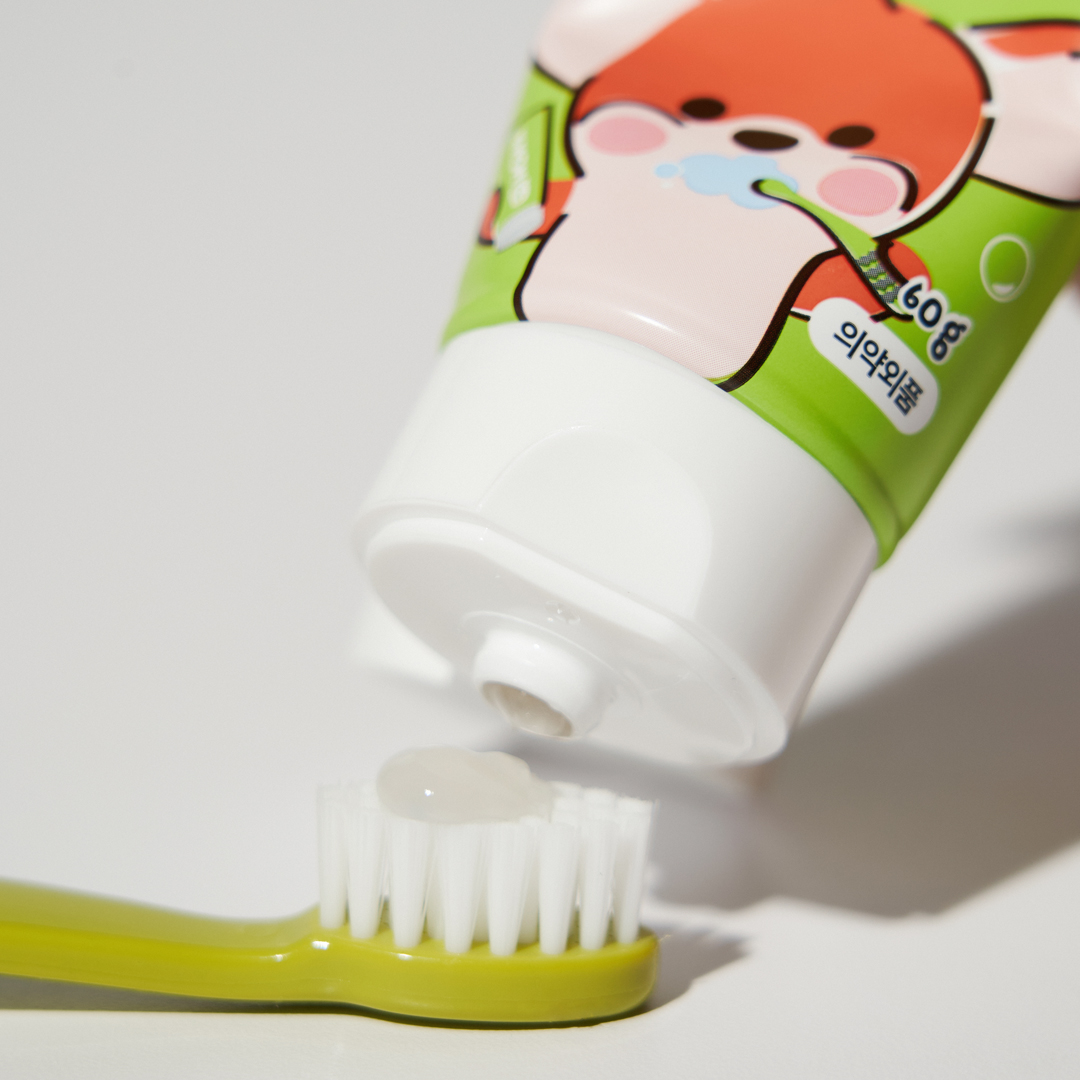 K-MOM Fluoride Toothpaste, Apple Flavor, 60g. K-MOM Fluoride Toothpaste, Apple Flavor, 60g.