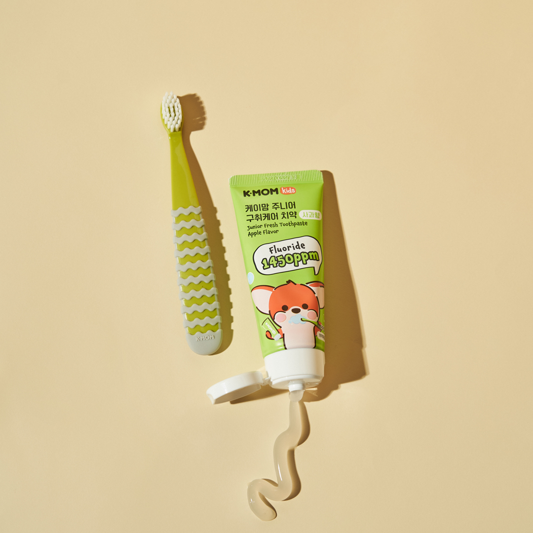 K-MOM Fluoride Toothpaste, Apple Flavor, 60g. K-MOM Fluoride Toothpaste, Apple Flavor, 60g.