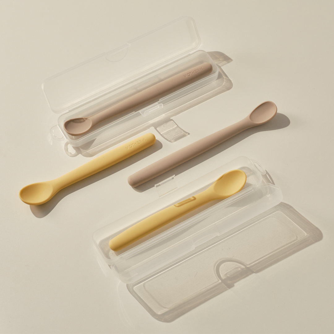 Mother-K HUG Silicone Baby Spoons with Case, from 4 months Mother-K HUG Silicone Baby Spoons with Case, from 4 months