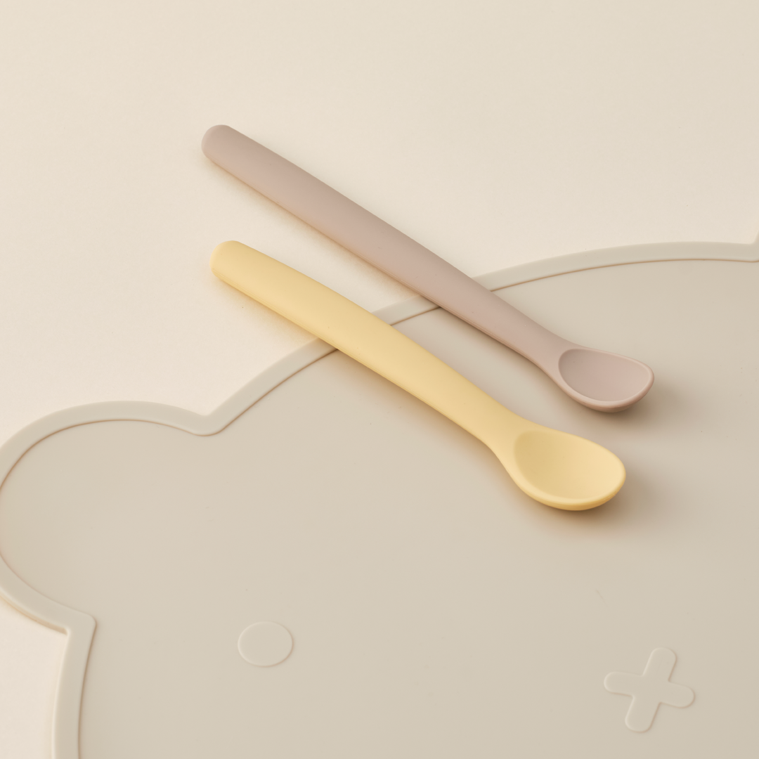 Mother-K HUG Silicone Baby Spoons with Case, from 4 months Mother-K HUG Silicone Baby Spoons with Case, from 4 months